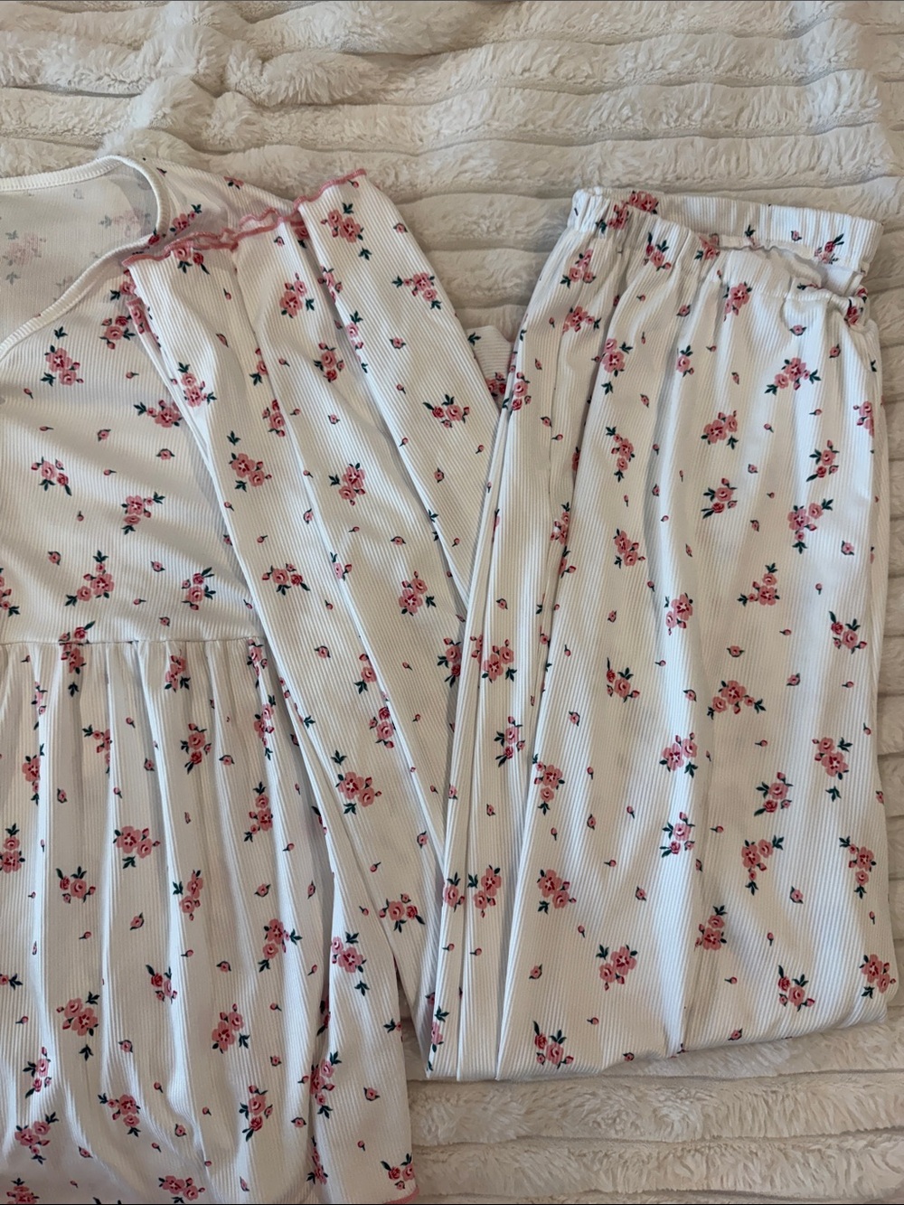 Women's White Floral Ribbed Pajama Set - Pink Rose Print